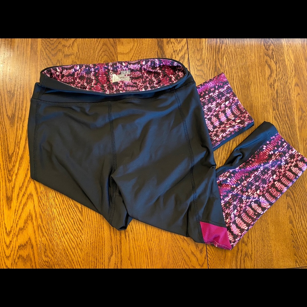 Under Armour Cropped Snake Pattern Leggings